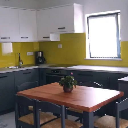 Tomo 2 Apartment *
