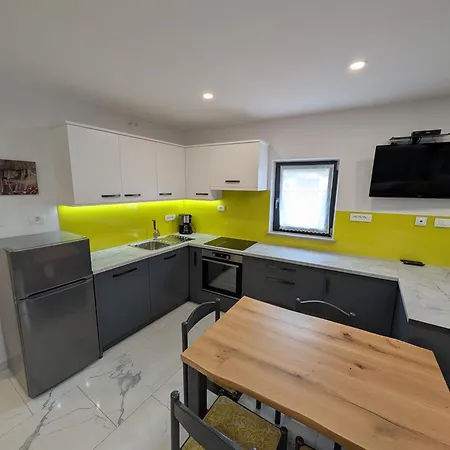 Tomo 2 Apartment *